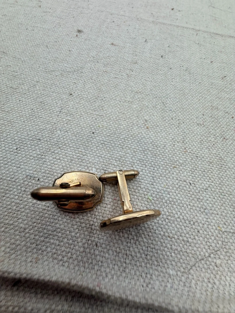 Gold-Tone Oval Inset Cuff Links - Classic Men's Accessory
